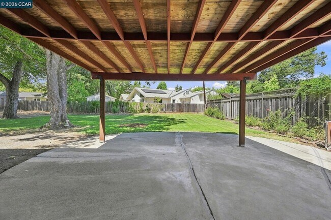 Building Photo - 517 Shelly Dr