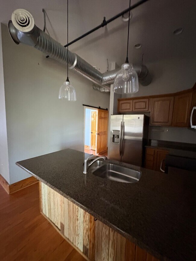 Building Photo - Lovely 2 Bedroom 2 full Bath Historical  Condo in Downtown Easley! Lawn Care and Trash Pickup inc...