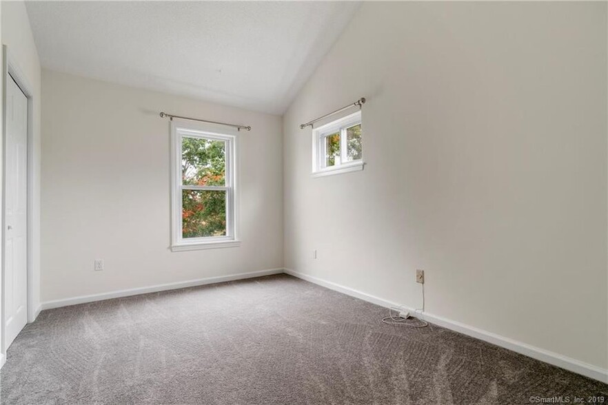 Building Photo - 92 Limewood Ave