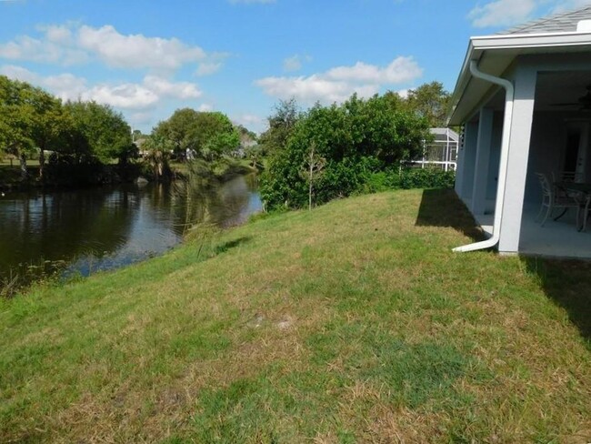 Building Photo - 1358 Schumann Dr