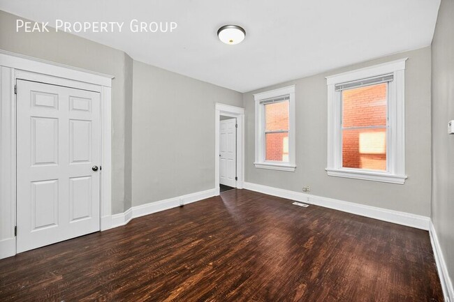 Building Photo - 2359 Stratford Ave