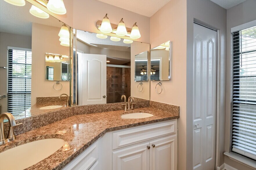 Building Photo - 11284 Southbury Pl