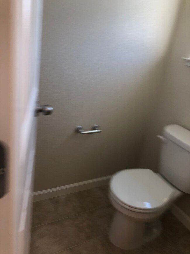 Building Photo - Modesto 3 Bedroom 2.5 Bath Newer Construction