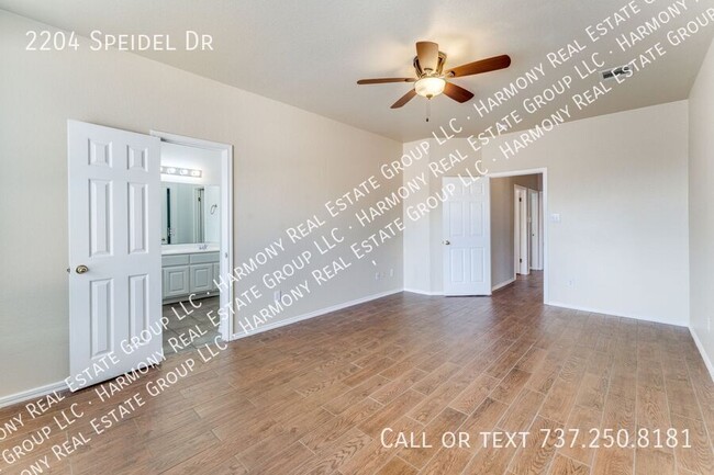 Building Photo - 2204 Speidel Dr