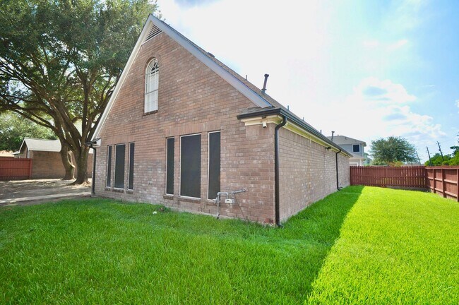 Building Photo - 16402 Gold Ridge Ln