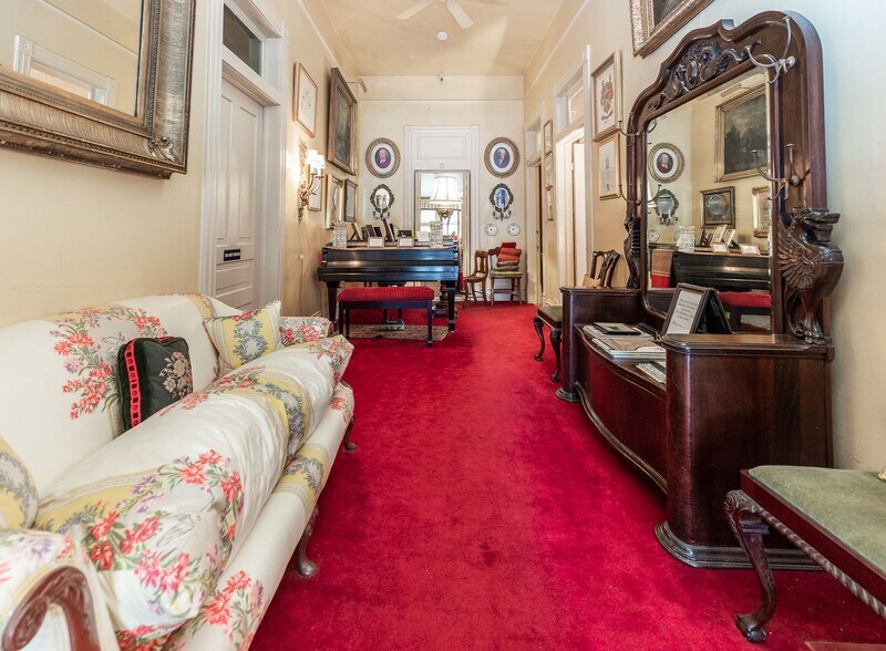 Building Photo - RESIDENTIAL/COMMERCIAL RENTAL - Charming historic home located downtown Opelika! (*Partially Furn...