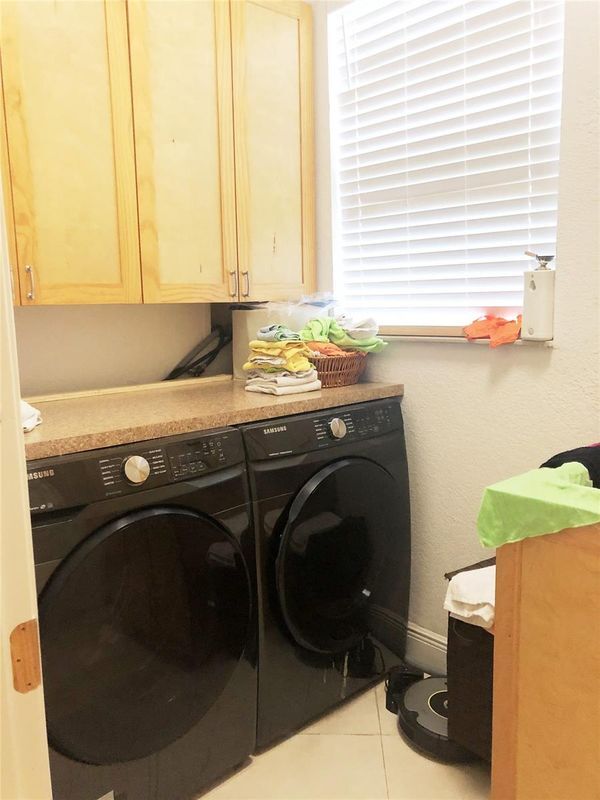 Building Photo - 6301 SW 58th Ct