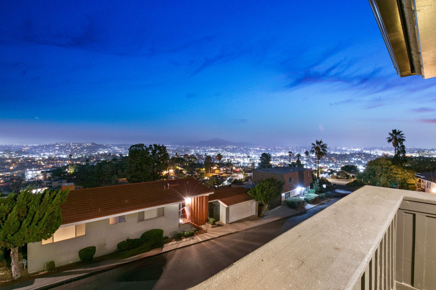 Building Photo - 4367 Summit Dr