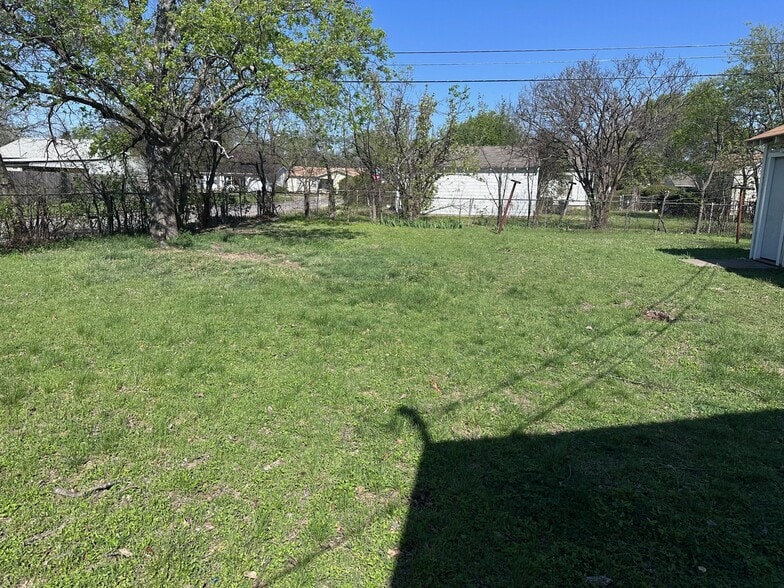 Building Photo - 3625 Maple Ave