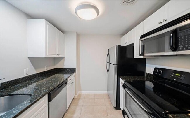 Building Photo - 8-12 Museum Way - 8-12 Museum Way