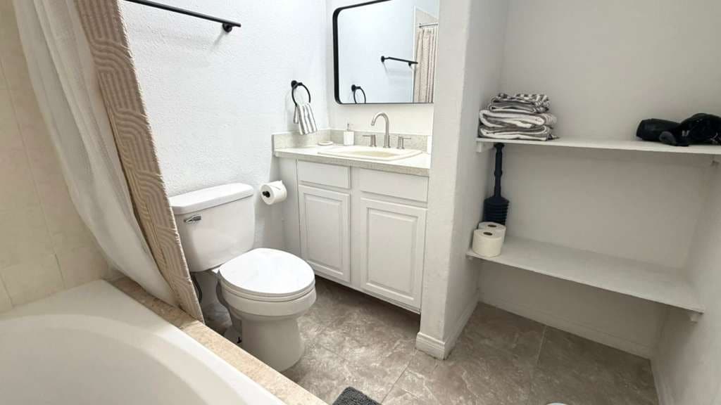 Building Photo - 3030 Plaza St