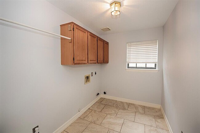Building Photo - 2030 Cutter Dr