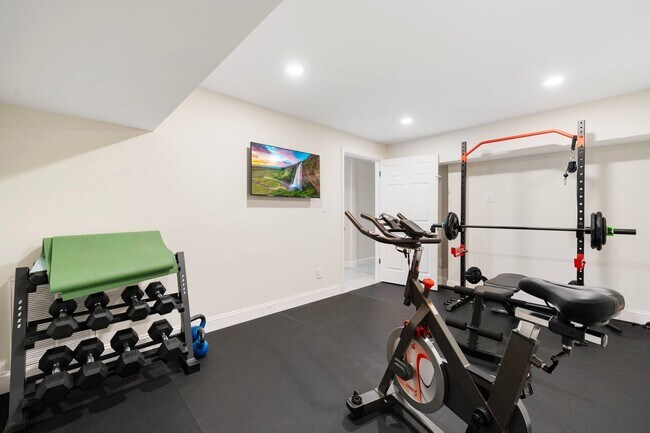 Building Photo - Modern Upgraded 4 Bed 3.5 Bath Home in SW ...