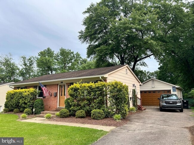 Building Photo - 4511 Eastlawn Ave