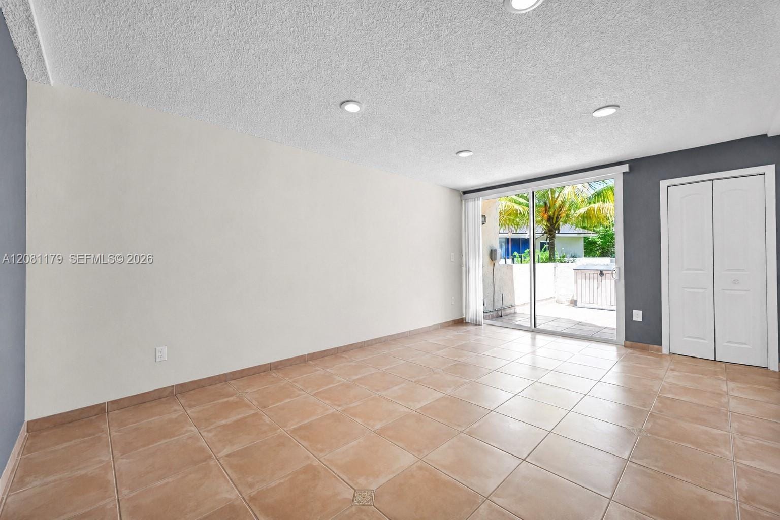 Building Photo - 9133 Fontainebleau Blvd