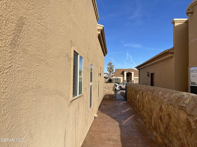 Building Photo - 11541 Porfirio Payan Dr