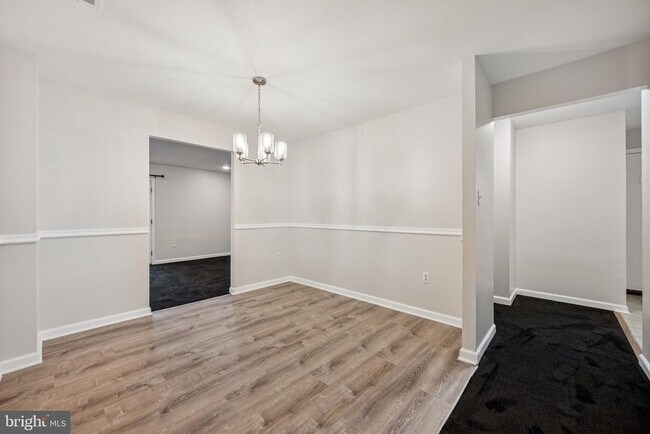 Building Photo - 14910 Cherrywood Dr