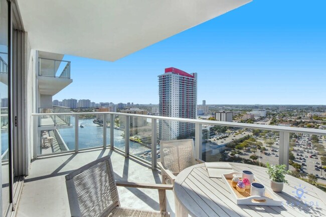 Building Photo - 4010 S Ocean Dr