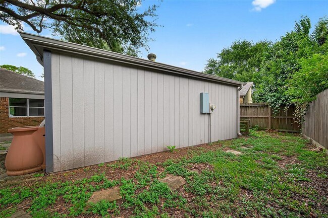 Building Photo - 16019 Parksley Dr