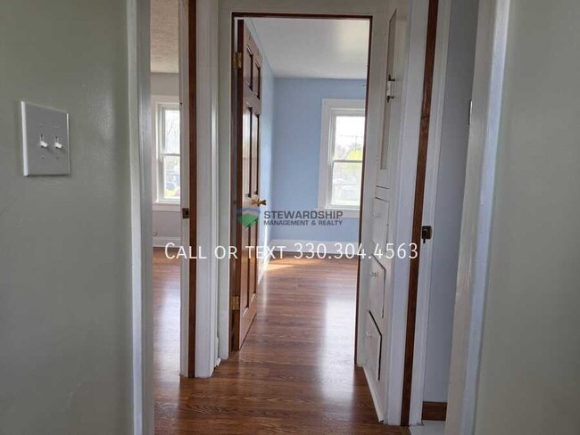 Building Photo - 1717 Bedford Ave SW