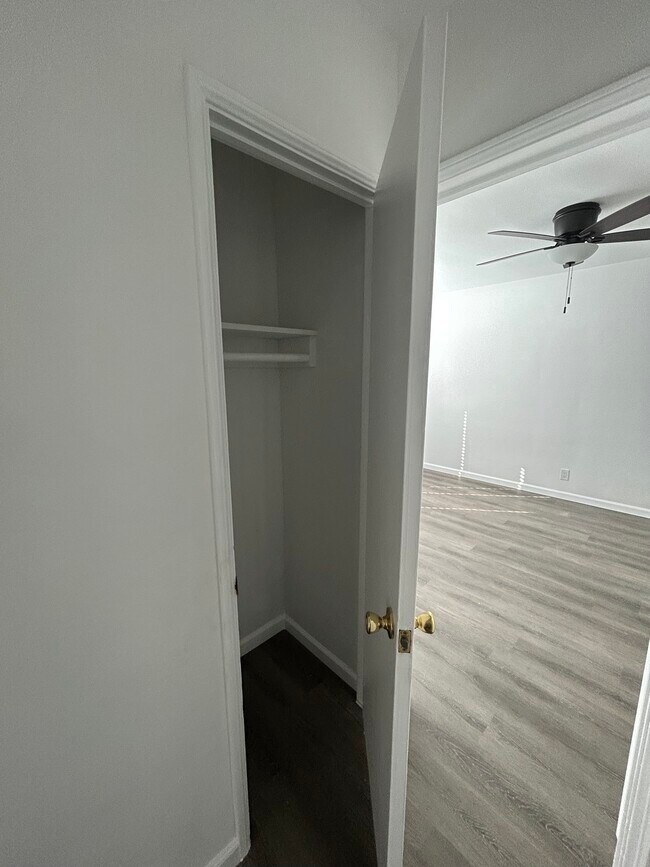 extra storage room - 1425 Hauser Blvd