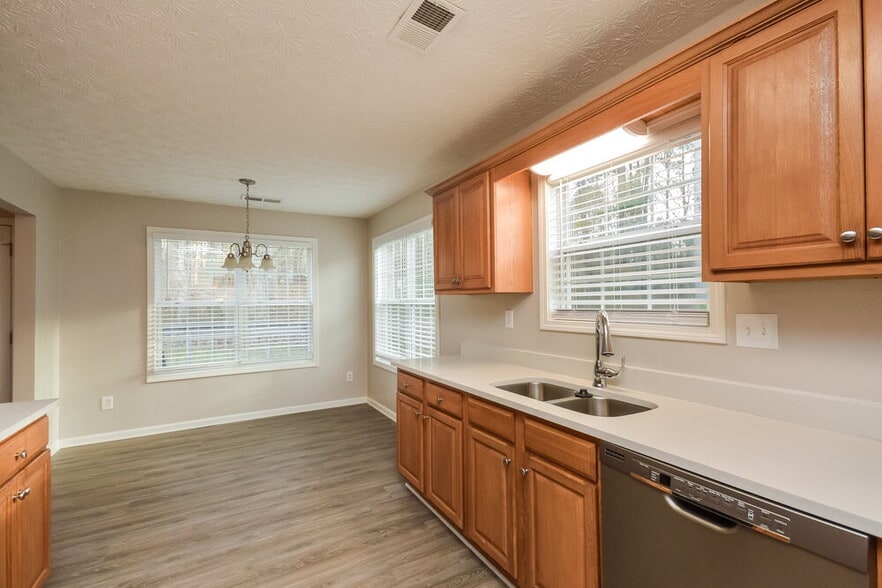 Building Photo - 95 Cliff View Dr
