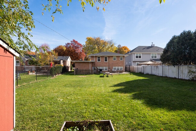 Building Photo - 114 N Forest Ave