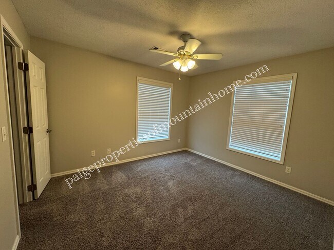 Building Photo - Charming 2-bedroom, 1-bath