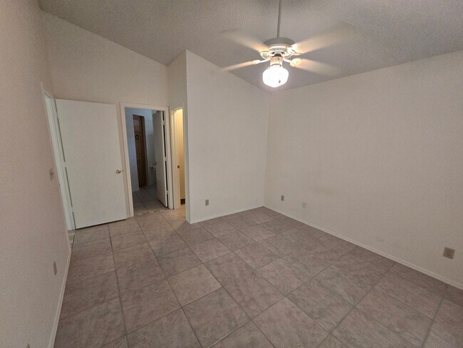 Building Photo - 1120 N Val Vista Dr