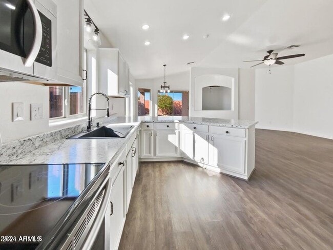 Building Photo - 866 S Cerise