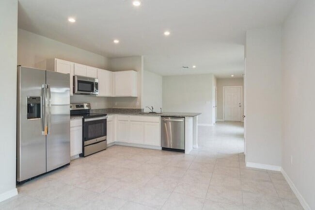 Building Photo - 3374 N Park Dr