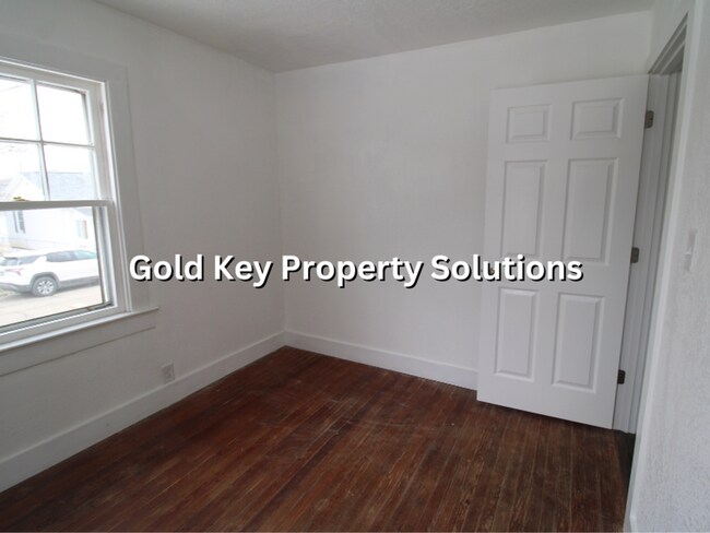 Building Photo - MUNCIE 3 BR 1 BA House with New Appliances and Garage (SECTION 8 APPROVED)