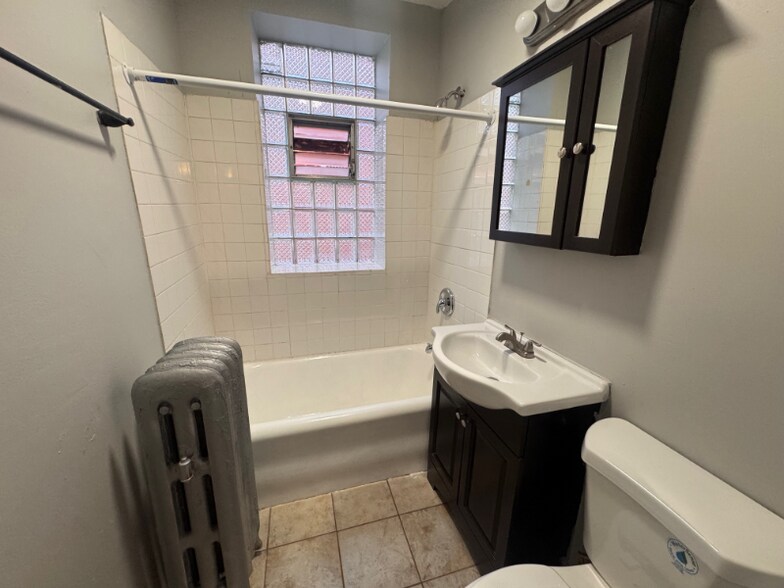 Building Photo - 5901-5911 W Huron St