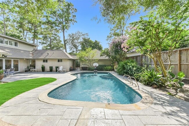 Building Photo - 12326 Old Oaks Dr