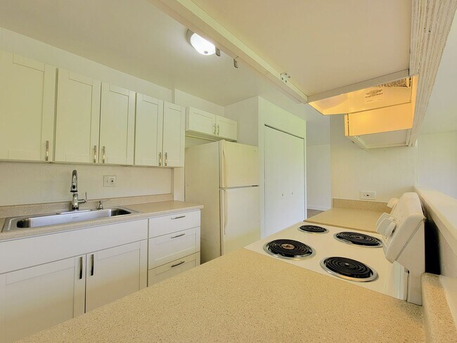 Building Photo - AVAILABLE | 2 Bedroom, 1 Bathroom, 1 Assig...