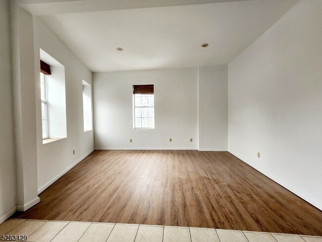 Building Photo - 360 Chambers St