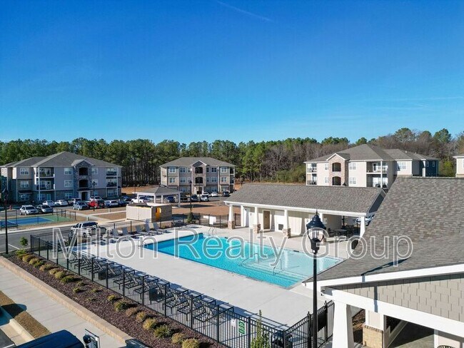 Building Photo - 150 Grove Cir