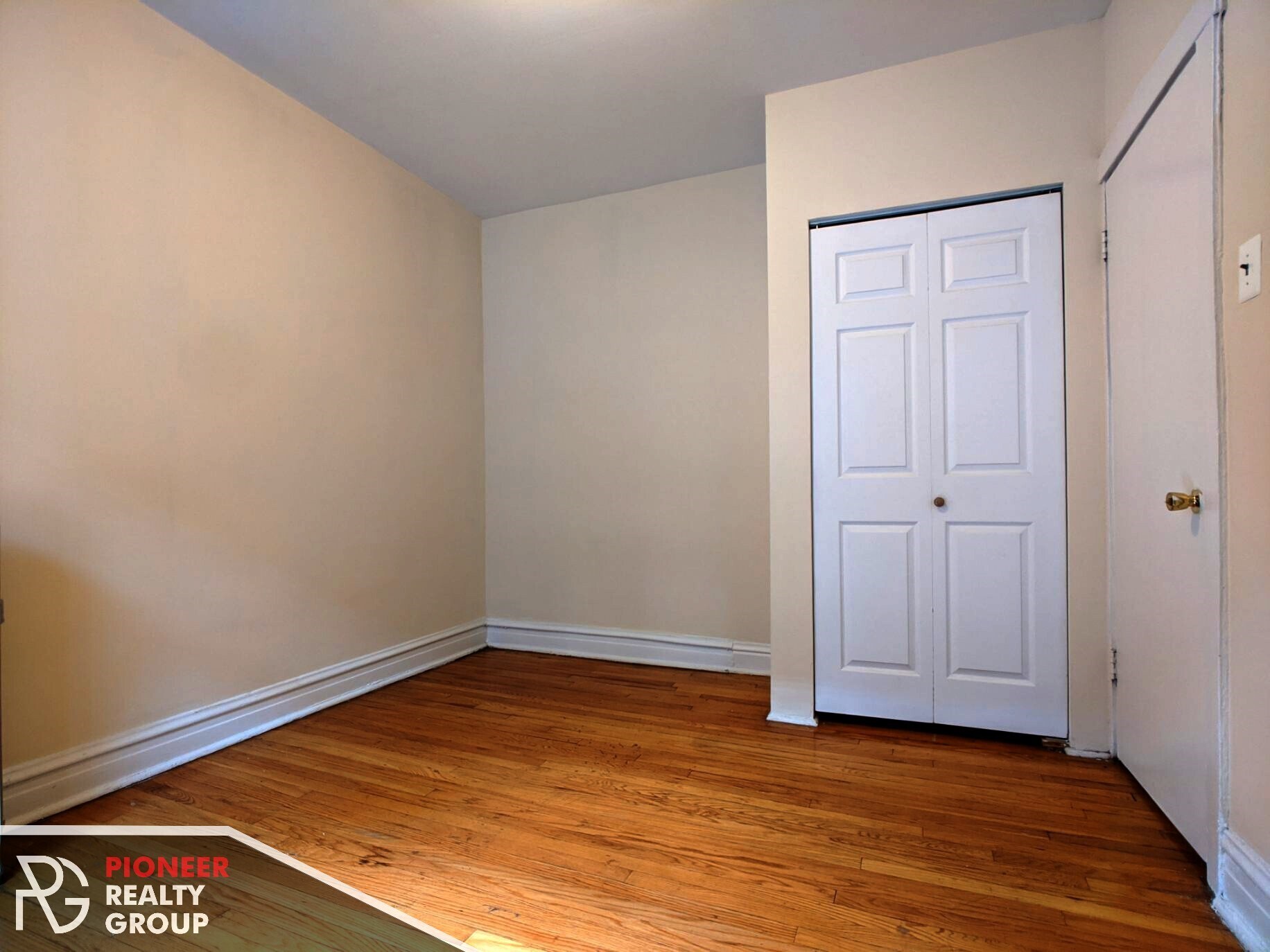 Building Photo - 951 W Cornelia Ave