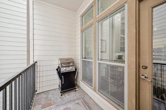 Building Photo - 5807 Birdsall Market Pl