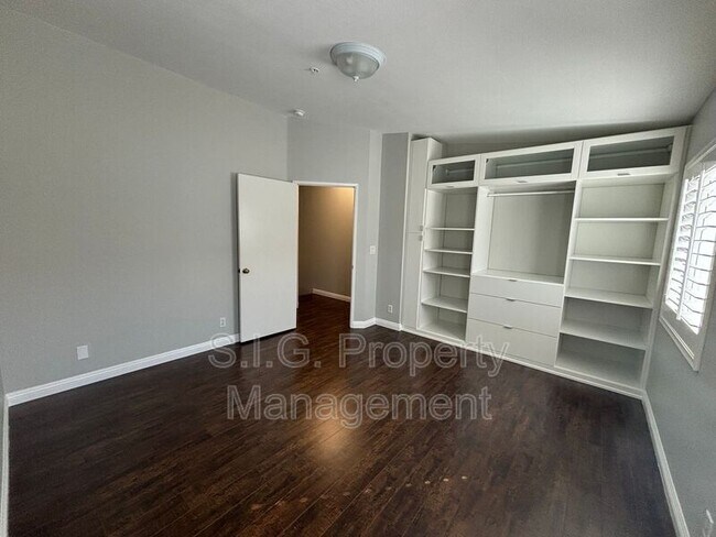 Building Photo - 11377 Osborne Pl