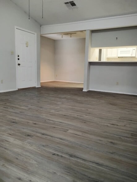 Living/Dining Room - 1202 Thorpe Ln