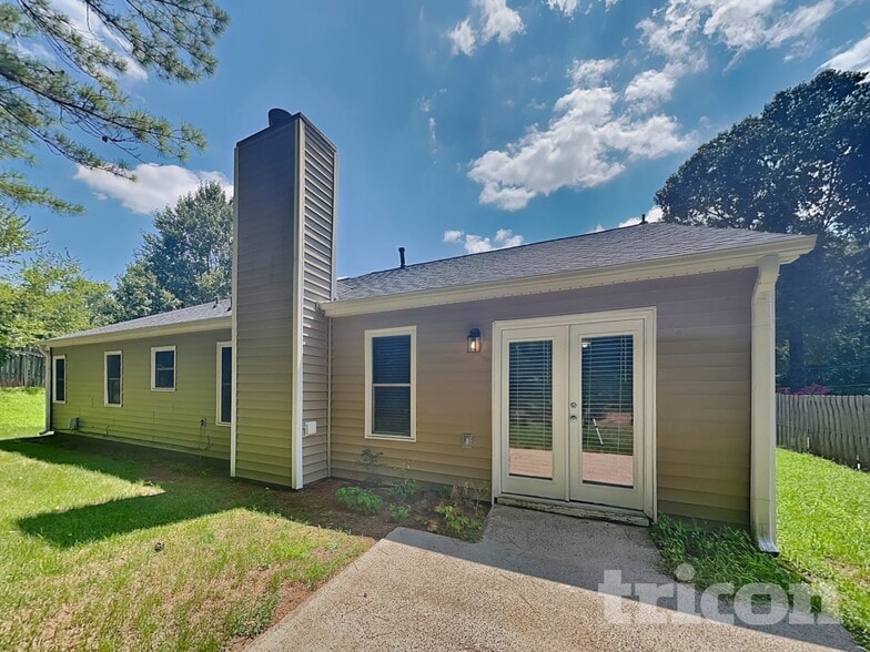 Building Photo - 811 Riverstone Ln