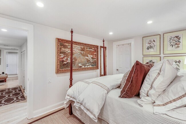 Building Photo - Amazing Adams Morgan Two-Level Condo| Parking included!