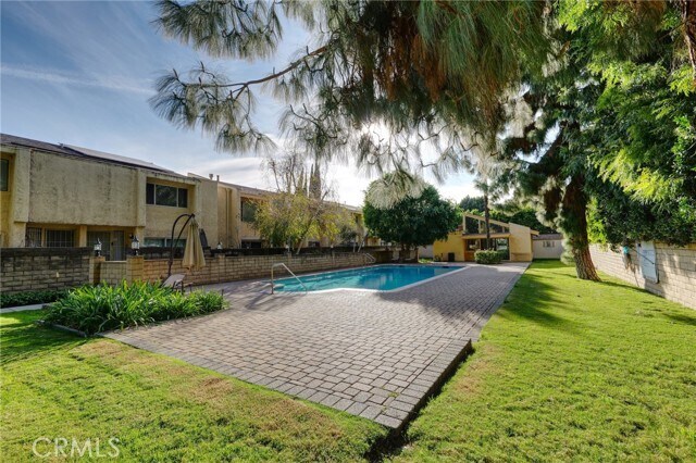 Building Photo - 8633 Balboa Blvd