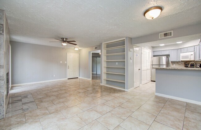 Building Photo - 10555 Turtlewood Ct