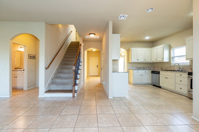 Building Photo - Beautiful 3 Bedroom, 2.5 Bath Home in Jenks