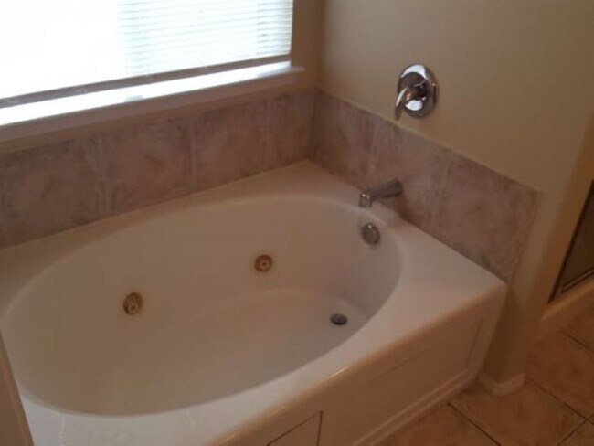 Building Photo - 6717 Dream Dust Dr