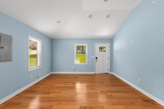 Building Photo - 2931 Diana Dr SW