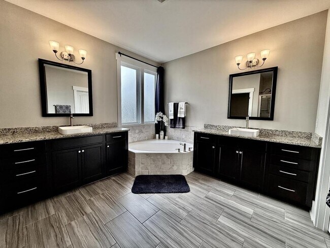 Building Photo - 1316 Spicer Ln