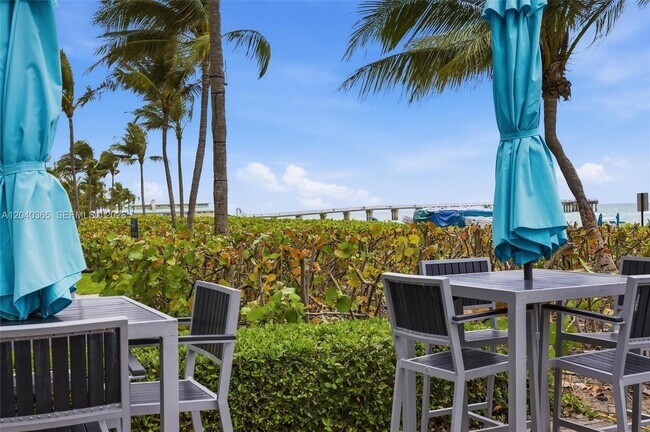 Building Photo - 16500 Collins Ave